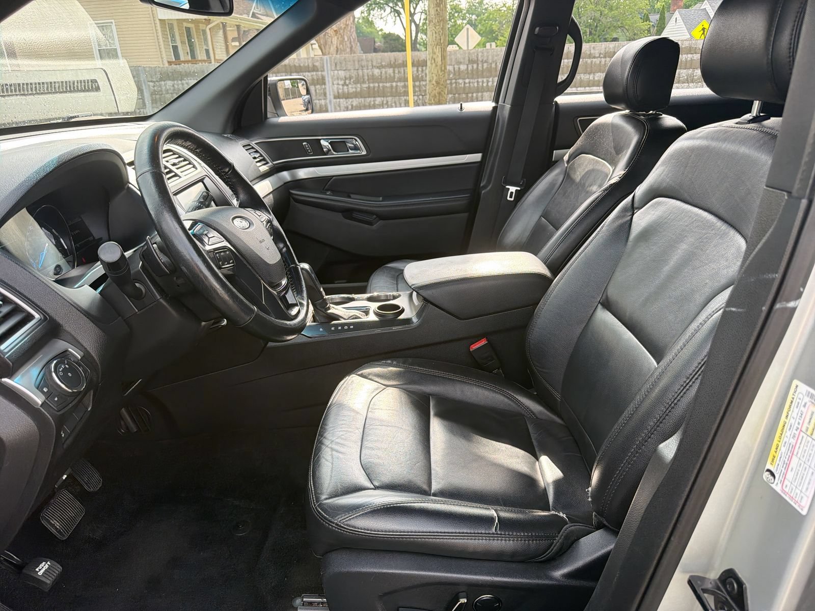 Used 2017 Ford Explorer XLT w/ Equipment Group 202A FWD image 14