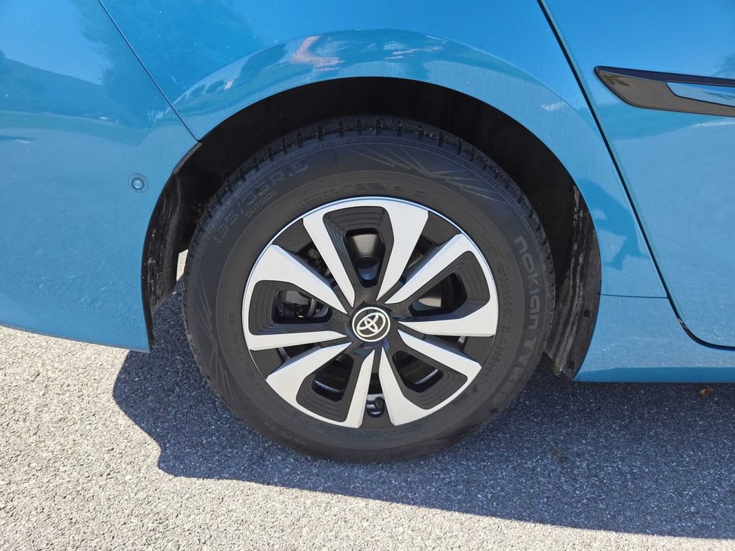 Used 2017 Toyota Prius Prime Advanced w/ Protection Package FWD image 31