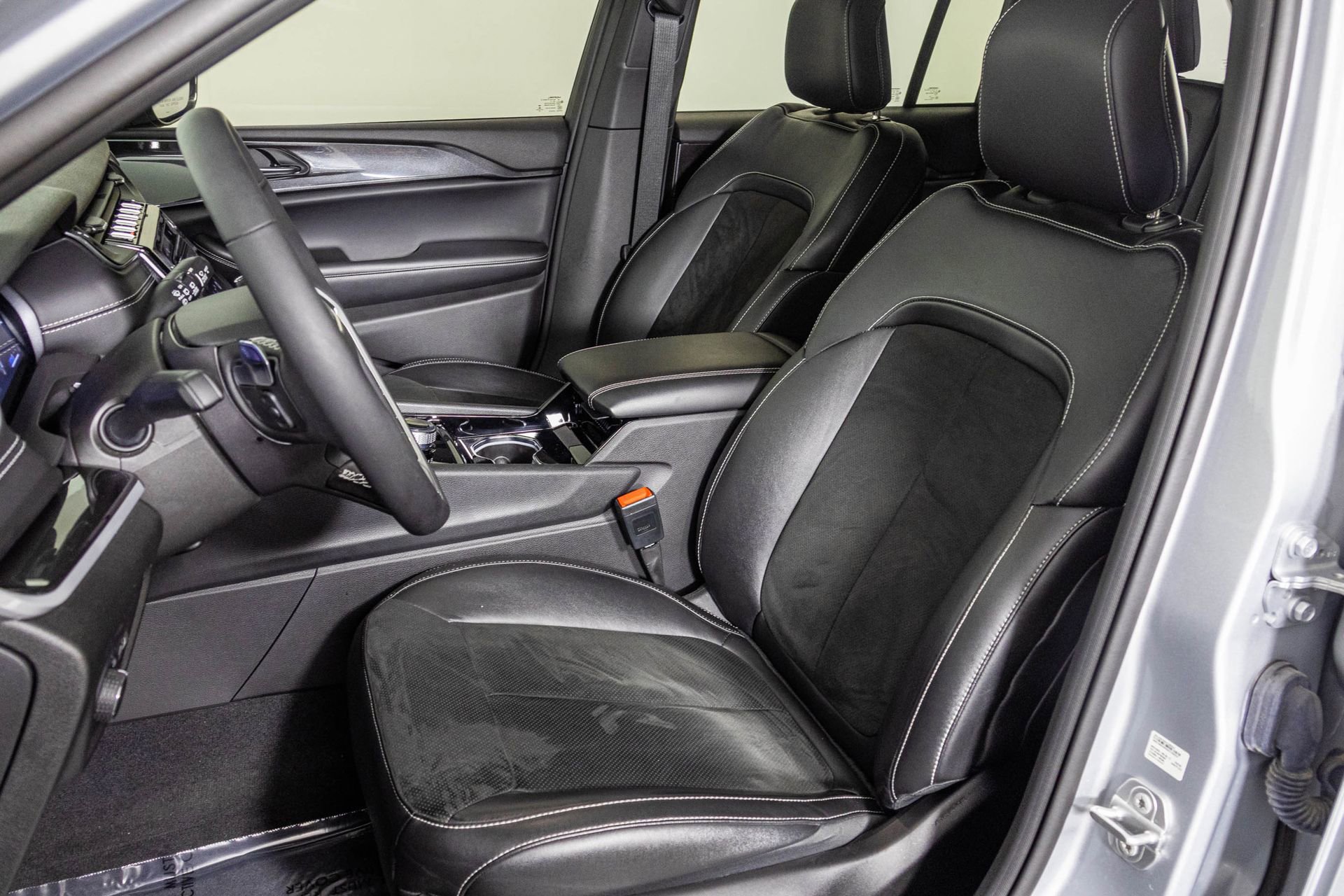 Used 2023 Jeep Grand Cherokee Altitude image 22