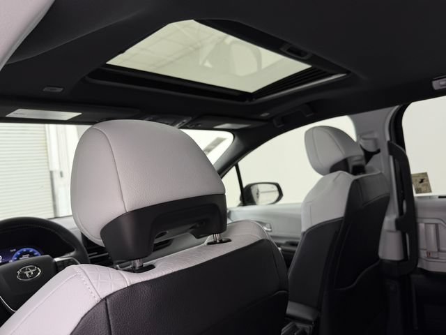 New 2026 Toyota Sienna XSE FWD image 31