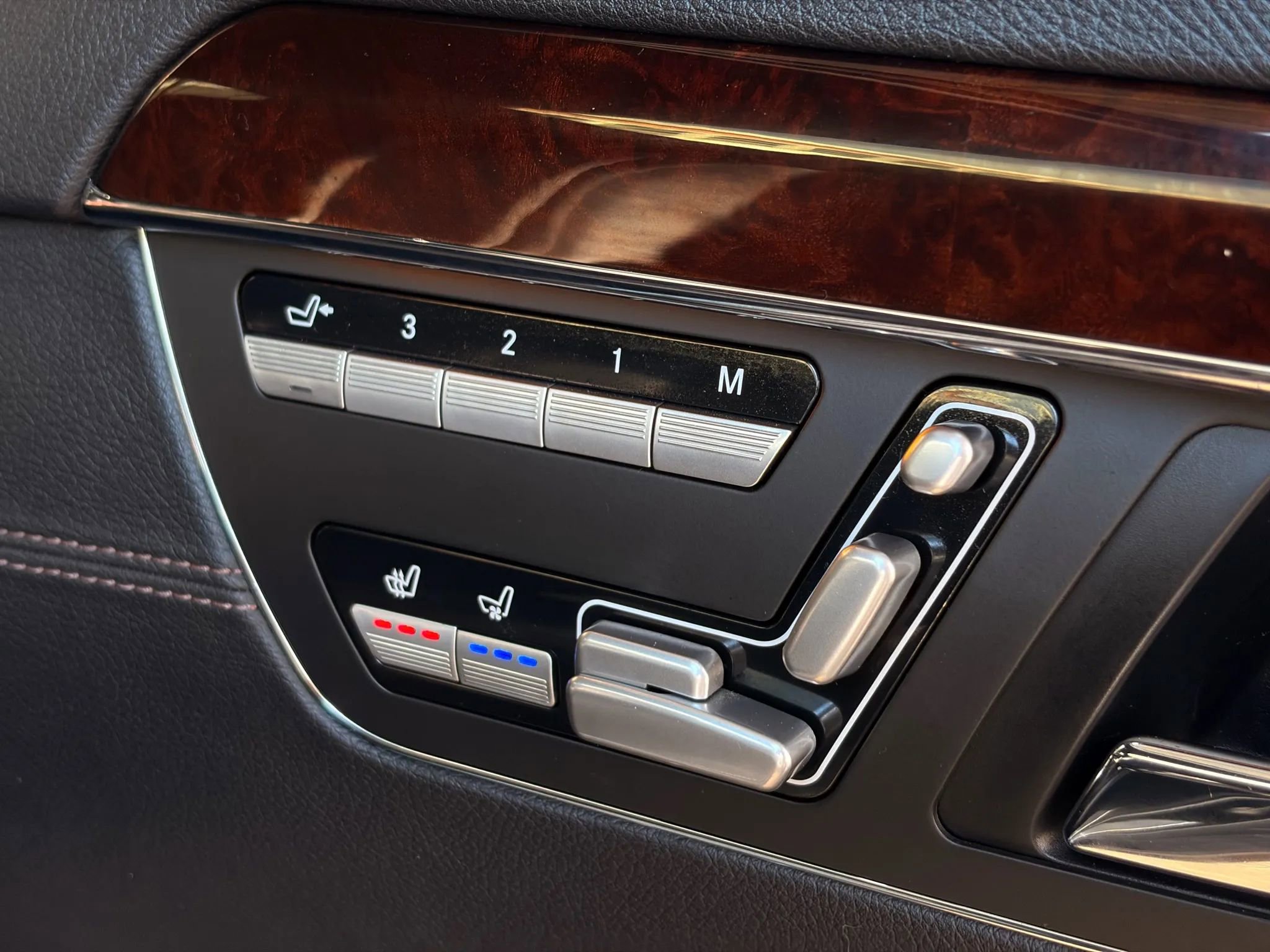 Used 2011 Mercedes-Benz S 63 AMG image 32