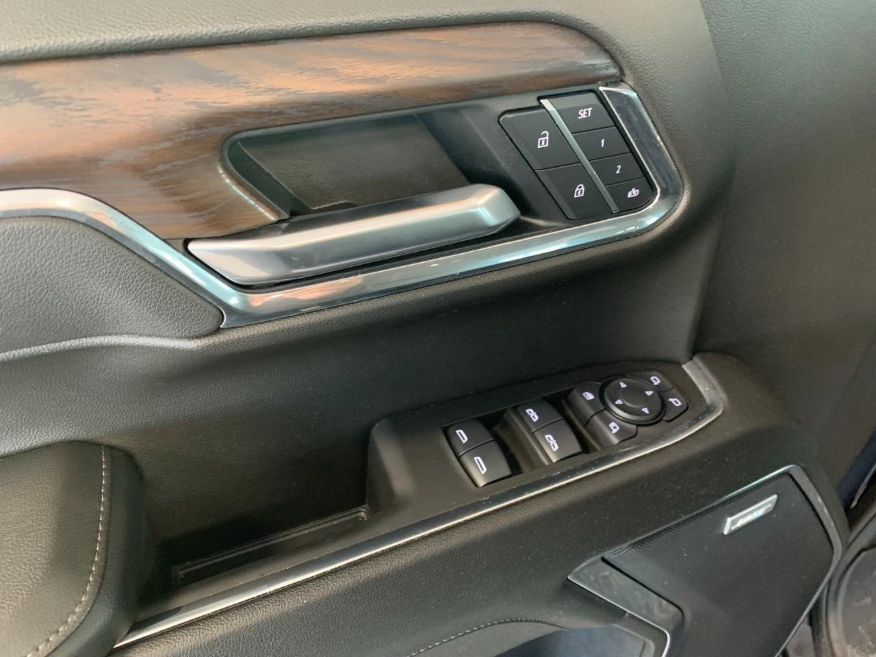 Used 2025 GMC Sierra 1500 SLT w/ SLT Convenience Package image 18