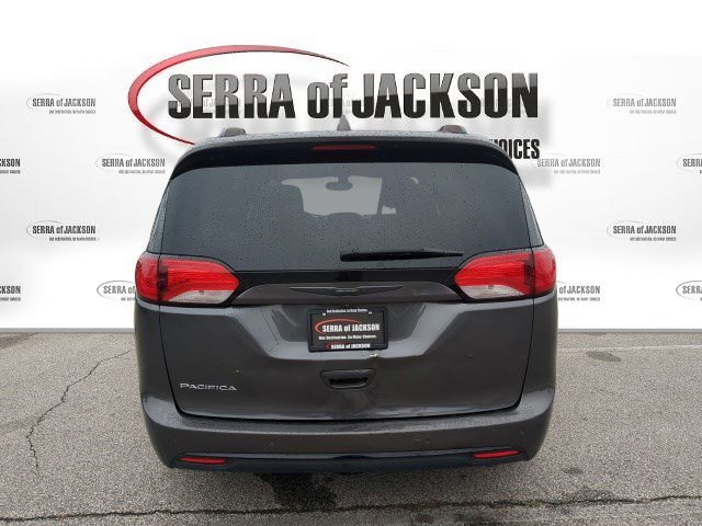 Used 2018 Chrysler Pacifica Touring-L w/ S Appearance Package image 7