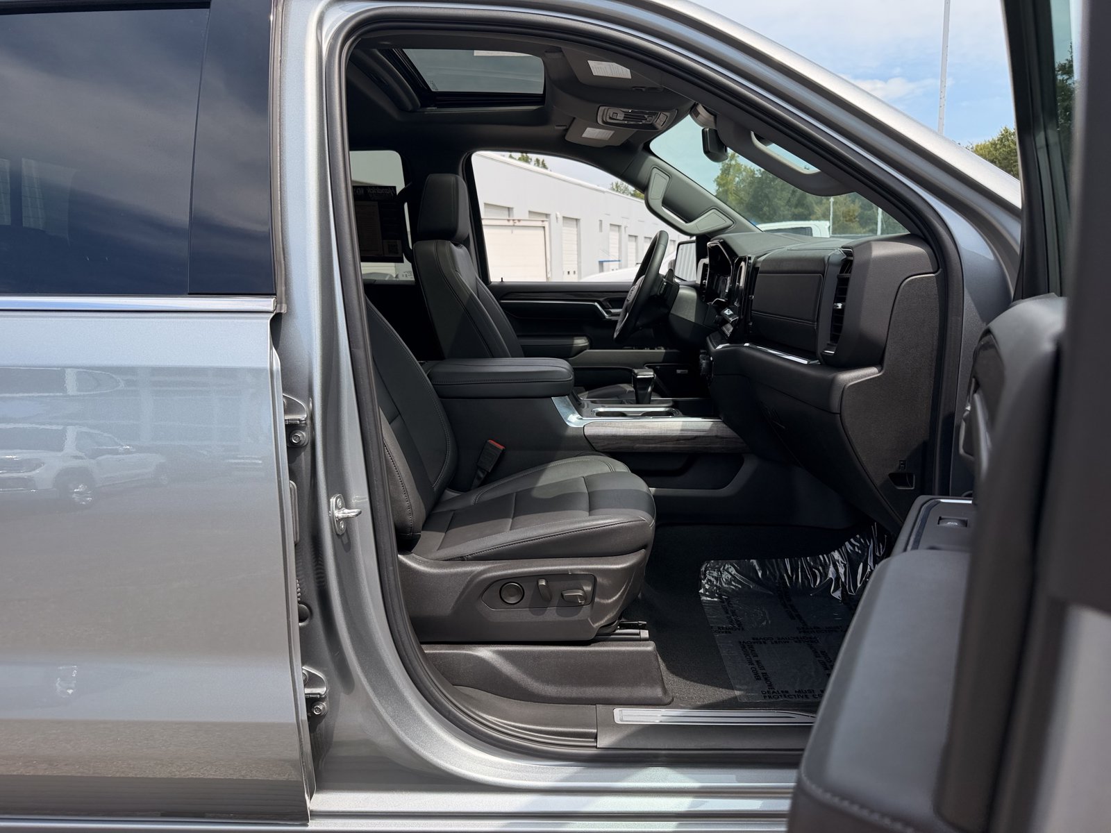 Used 2024 Chevrolet Silverado 1500 LTZ w/ LTZ Premium Package RWD image 32