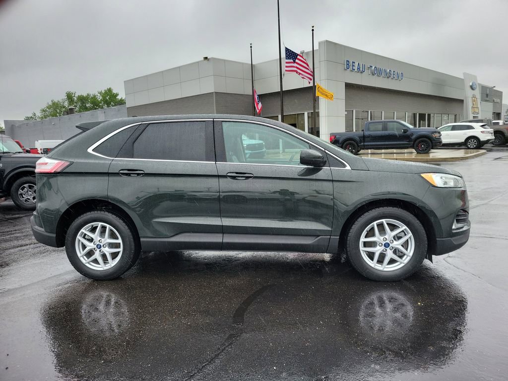 Certified 2022 Ford Edge SEL w/ Convenience Package AWD/4WD image 3