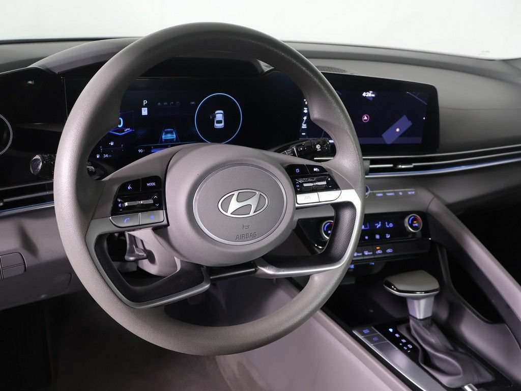 Used 2024 Hyundai Elantra SEL FWD image 22