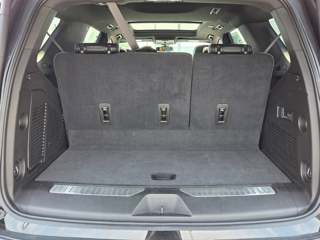 Used 2021 Chevrolet Tahoe Z71 w/ Luxury Package AWD/4WD image 8