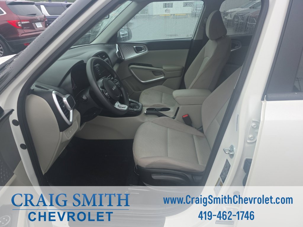Used 2025 Kia Soul LX w/ LX Technology Package FWD image 11