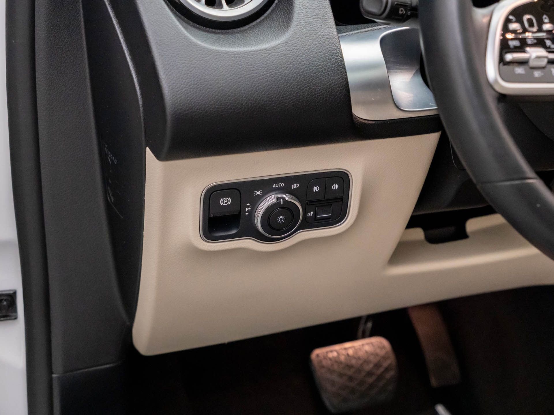 Used 2022 Mercedes-Benz GLB 250 4MATIC w/ Premium Package Lite image 22