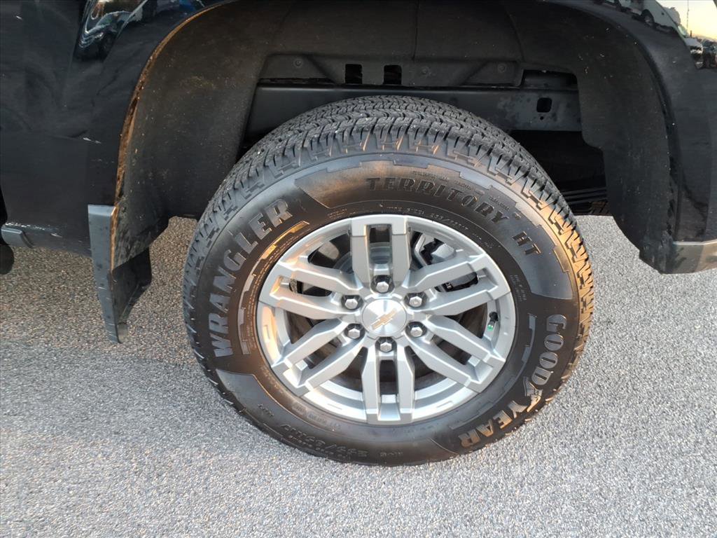 Used 2024 Chevrolet Colorado LT w/ LT Convenience Package II image 4