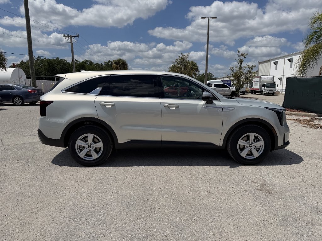 New 2026 Kia Sorento LX FWD image 3