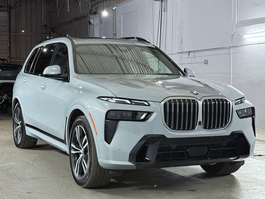 Used 2023 BMW X7 xDrive40i w/ M Sport Package image 3