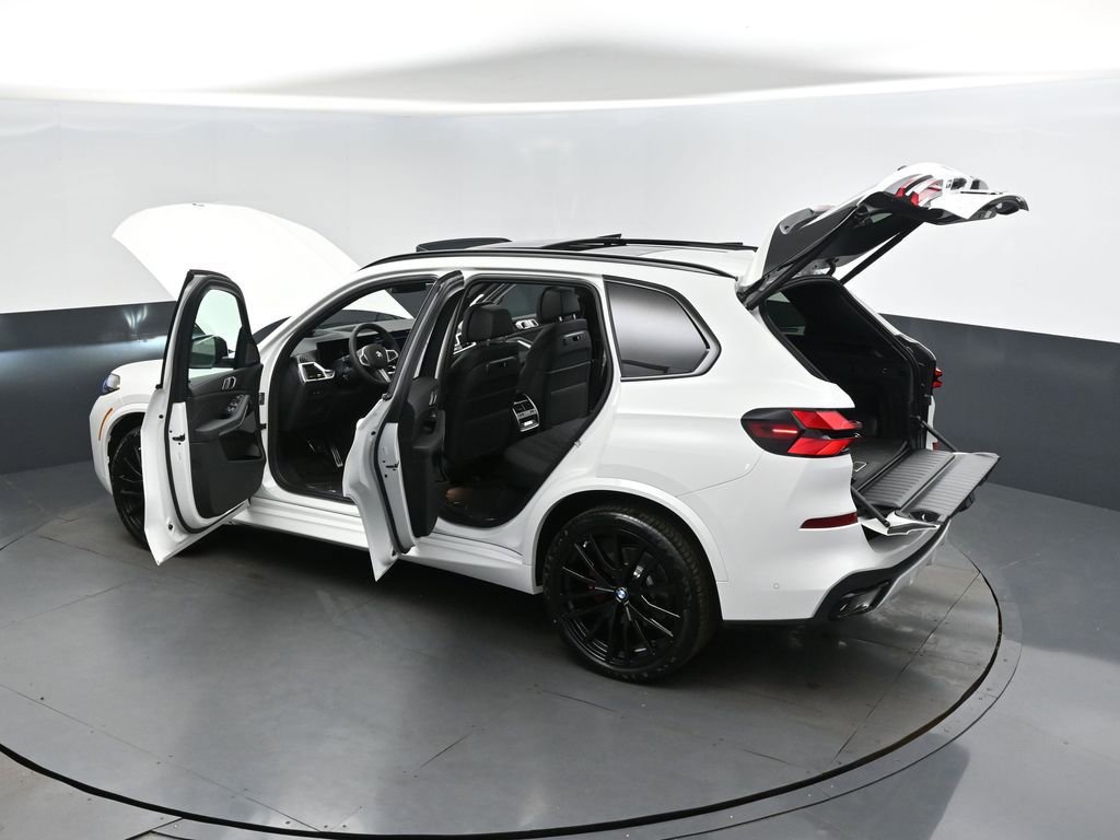 New 2026 BMW X5 sDrive40i w/ M Sport Package image 2