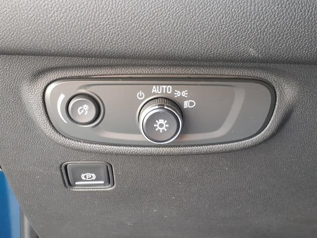 Used 2020 GMC Terrain SLE w/ Driver Convenience Package FWD image 18