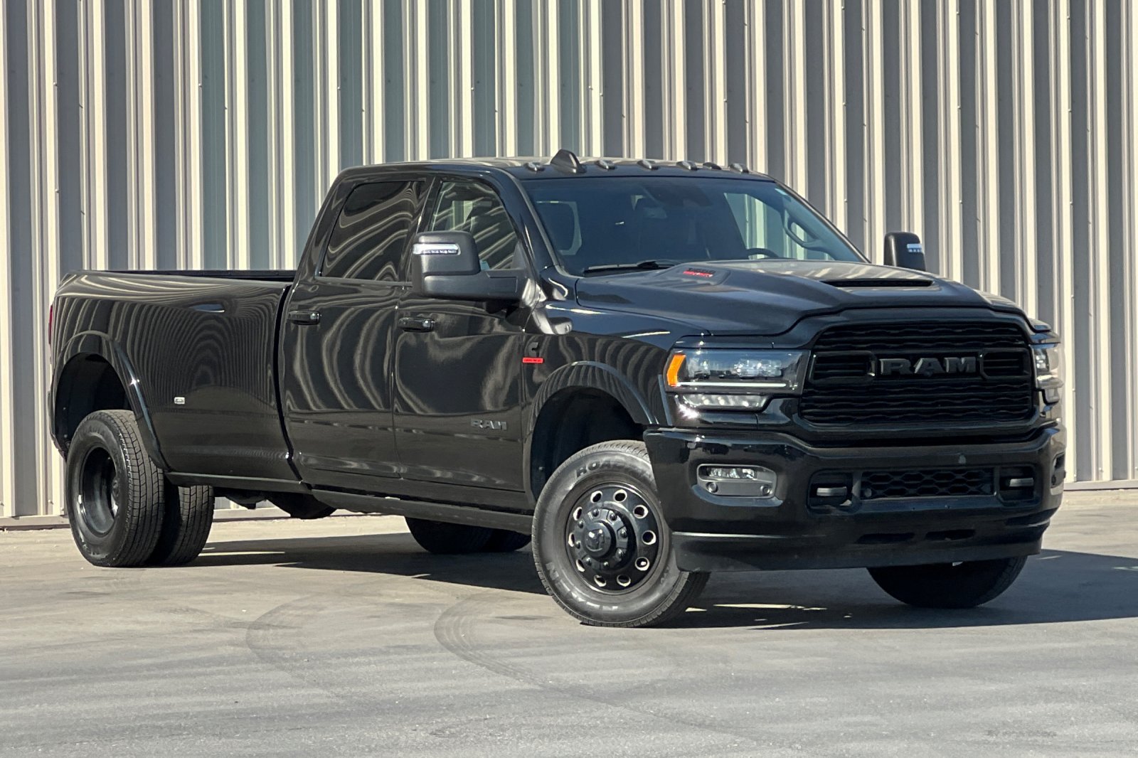 Used 2024 RAM 3500 Limited w/ Night Edition AWD/4WD image 2