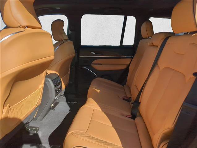 New 2025 Jeep Grand Cherokee Summit image 12