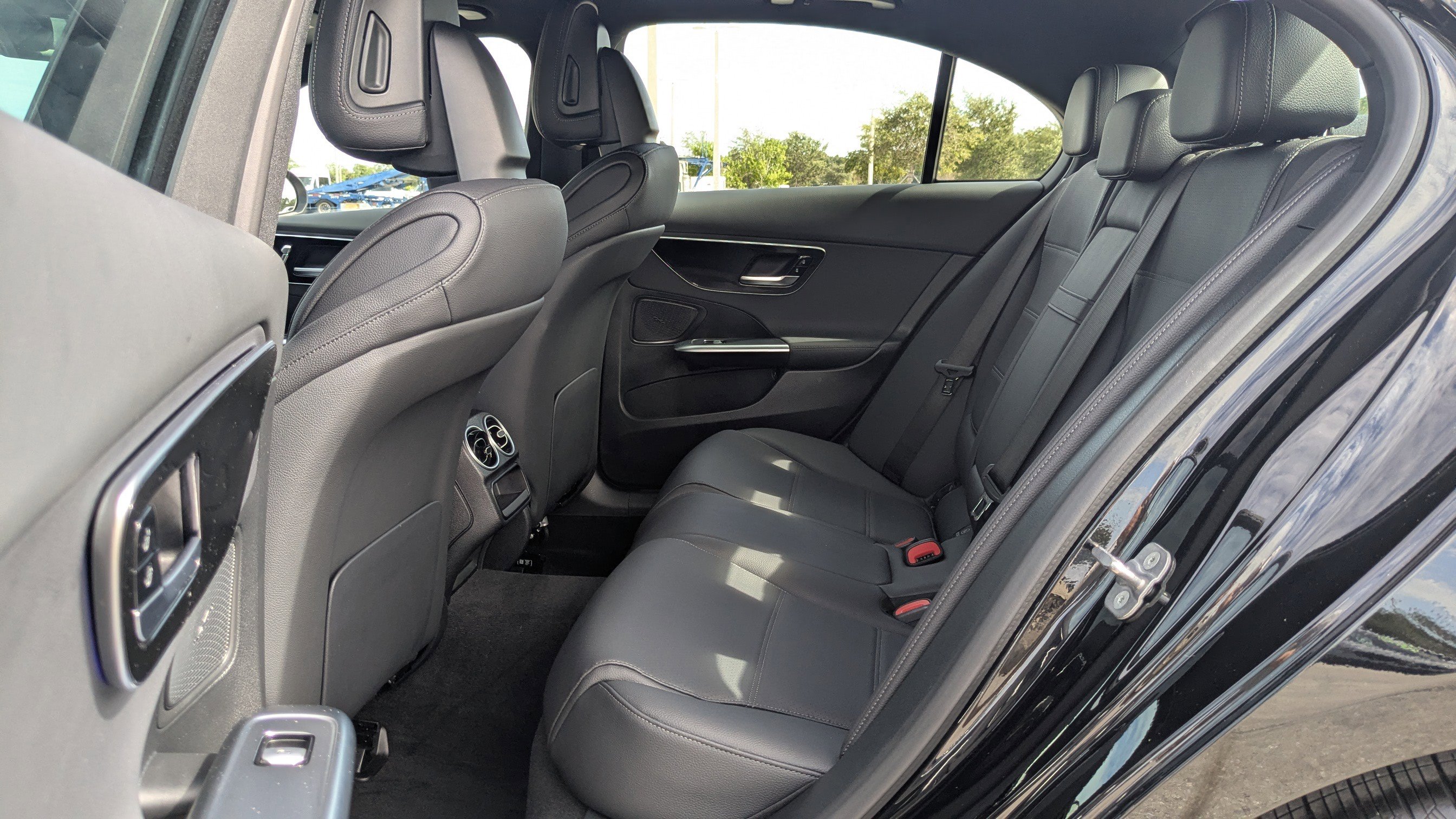 Used 2025 Mercedes-Benz C 300 4MATIC Sedan image 15