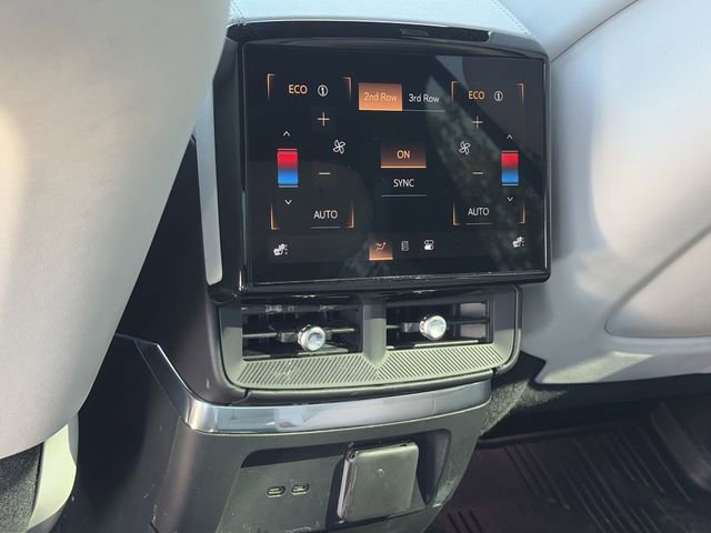 Used 2026 Cadillac Vistiq Luxury image 14