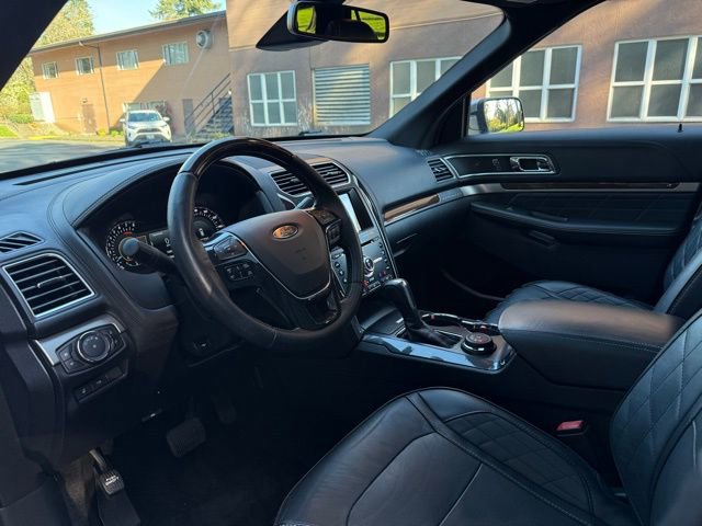 Used 2017 Ford Explorer Platinum image 9