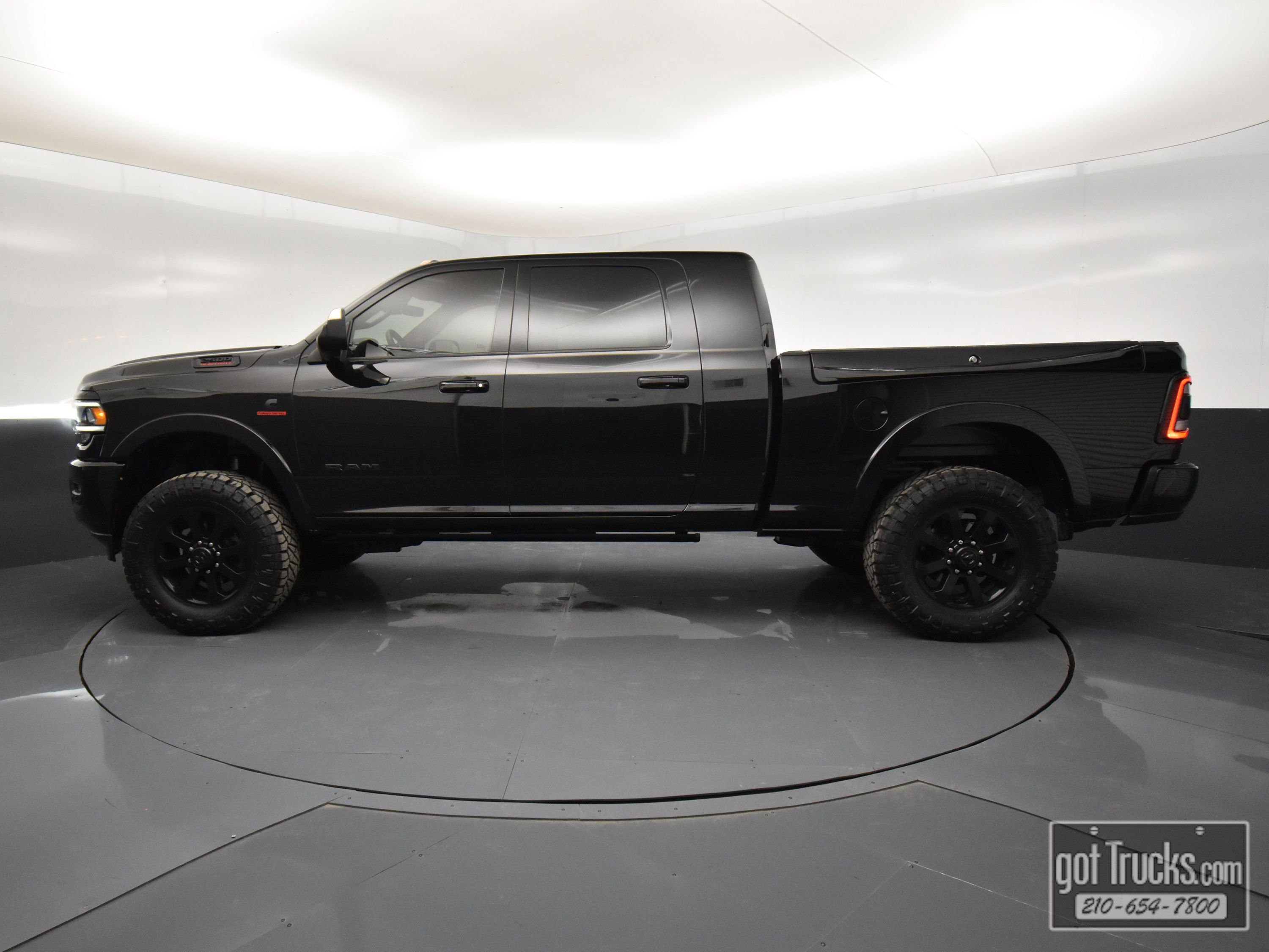 Used 2020 RAM 2500 Laramie w/ Night Edition image 3