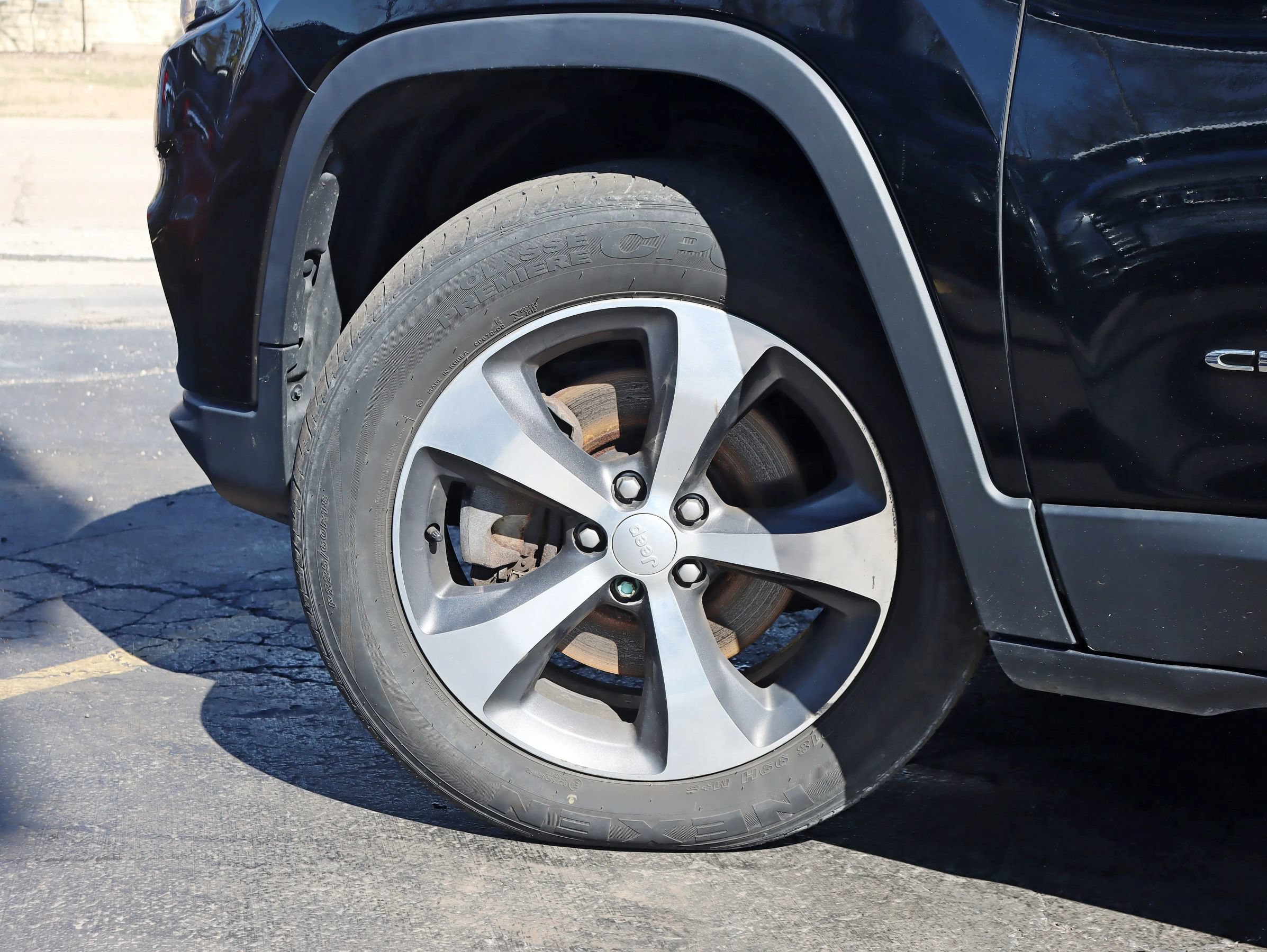 Used 2019 Jeep Cherokee Limited AWD/4WD image 16
