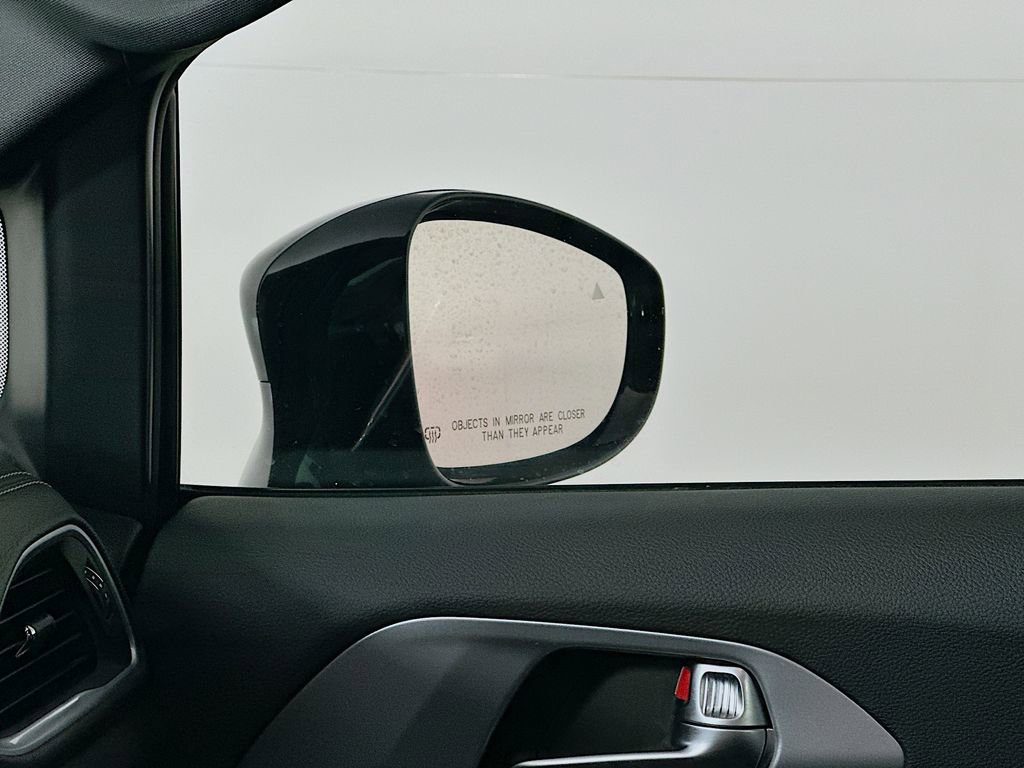 Certified 2025 Chrysler Pacifica Limited image 27