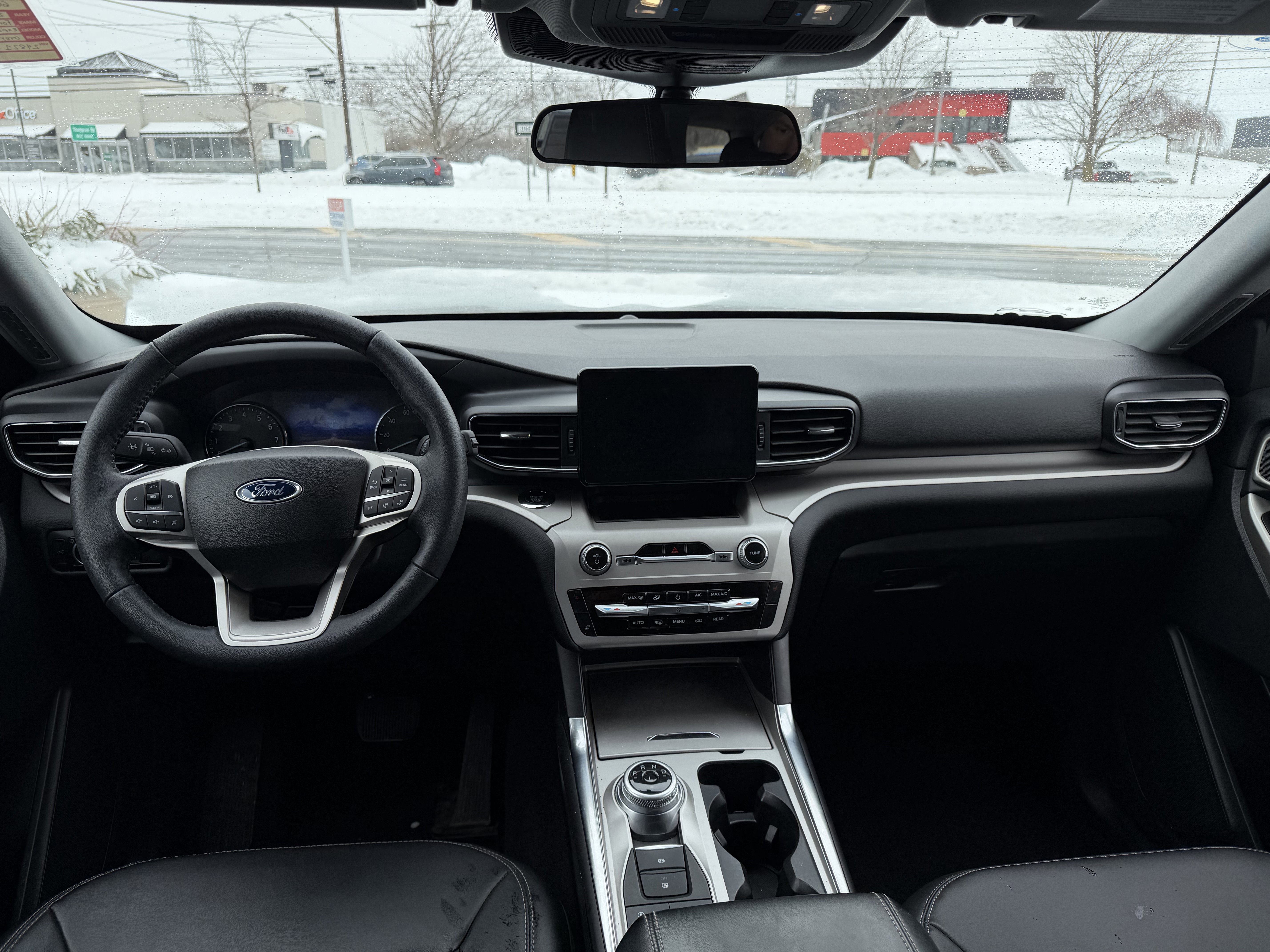 Used 2023 Ford Explorer XLT w/ Equipment Group 202A image 10