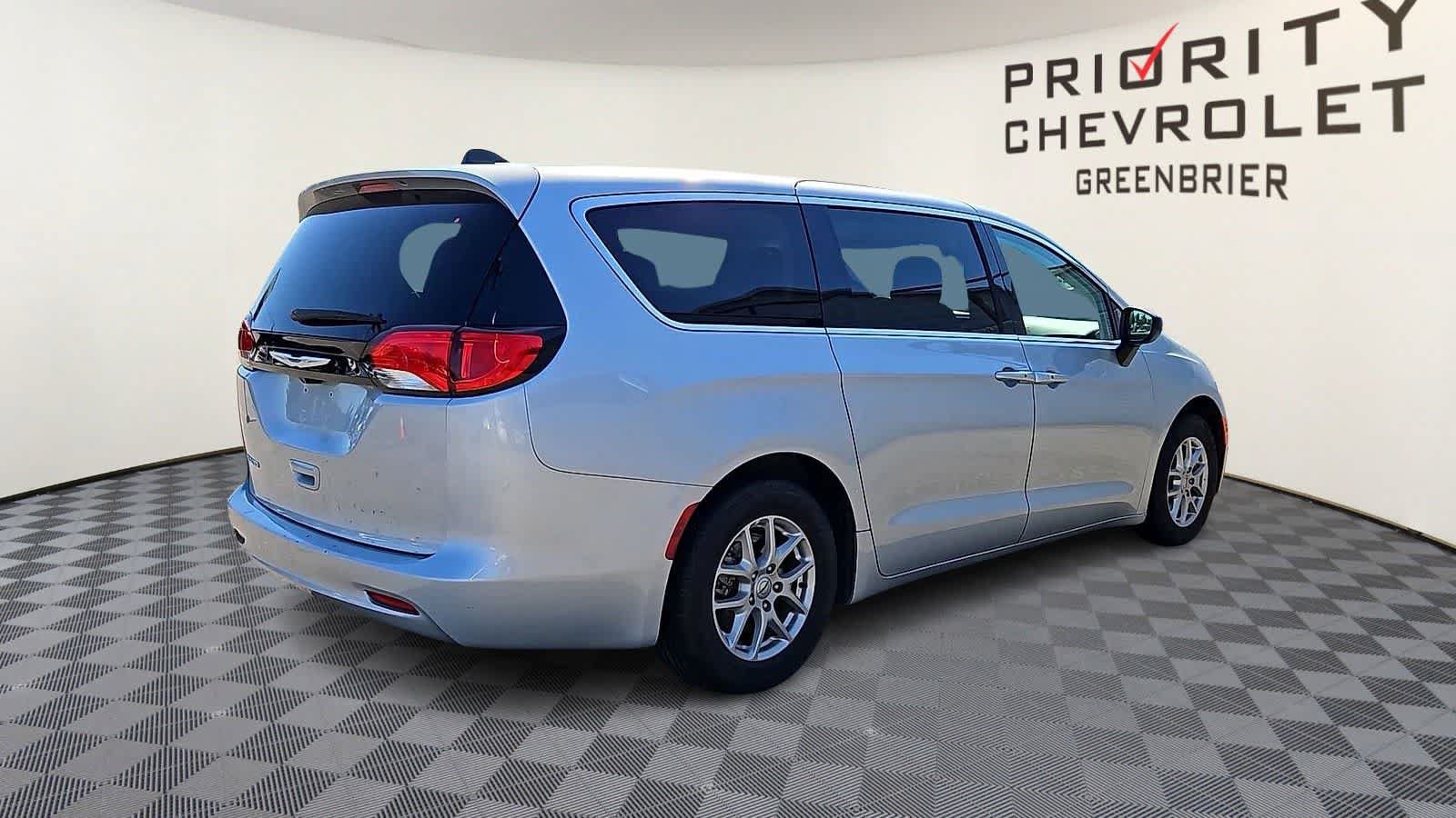 Used 2024 Chrysler Voyager LX FWD image 8