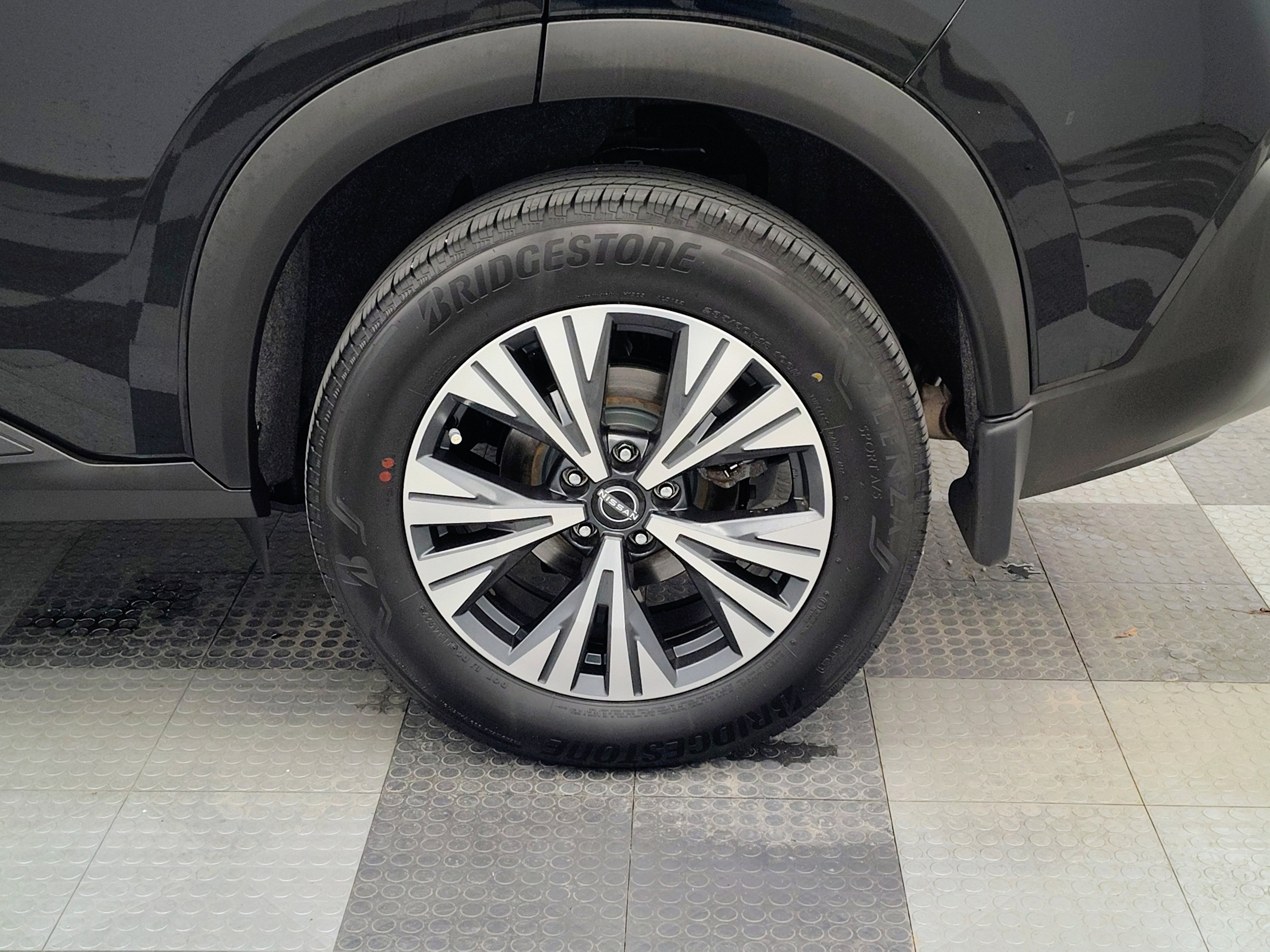 Used 2023 Nissan Rogue SV AWD/4WD image 13