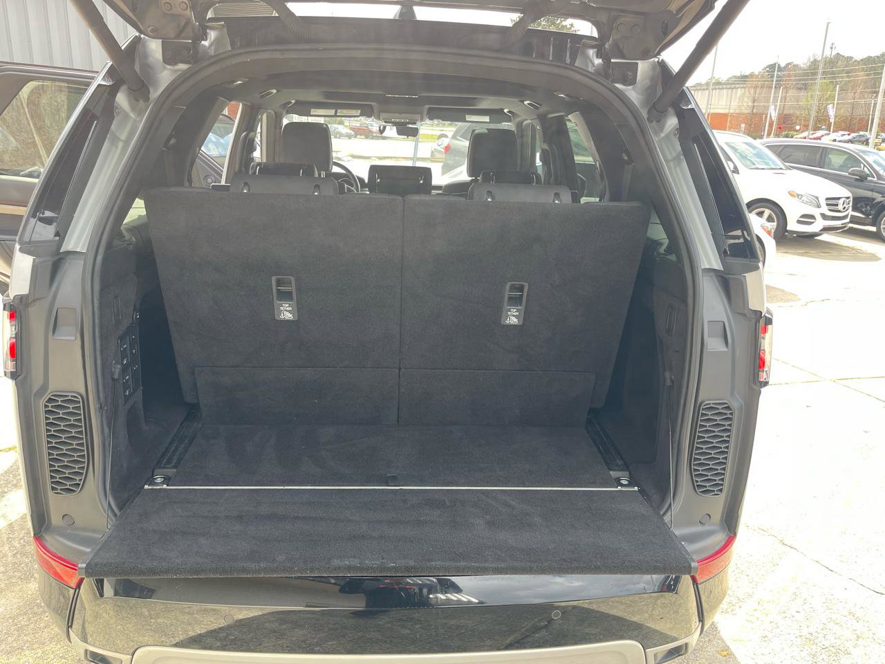Used 2017 Land Rover Discovery HSE Luxury AWD/4WD image 23
