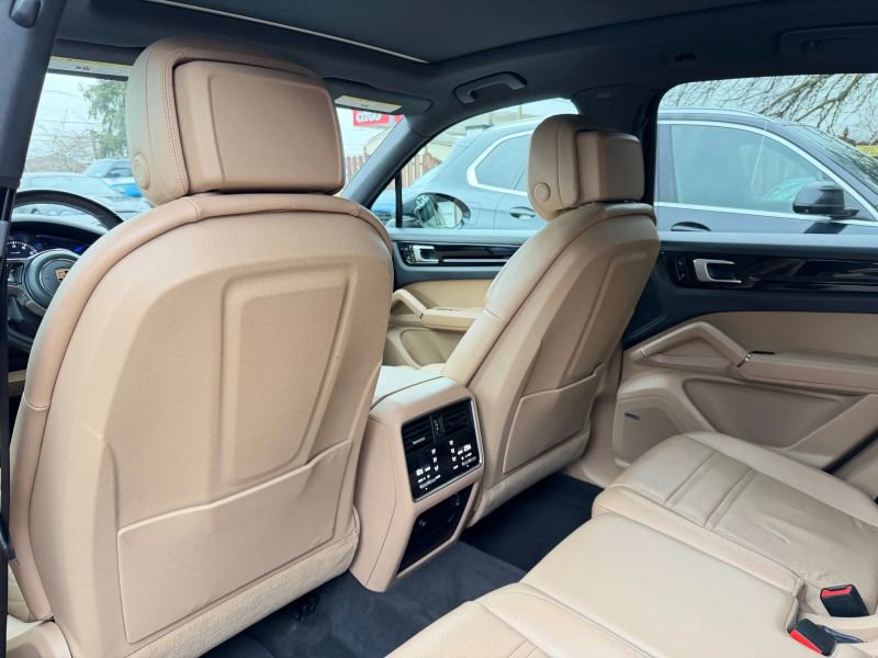 Used 2019 Porsche Cayenne AWD/4WD image 17