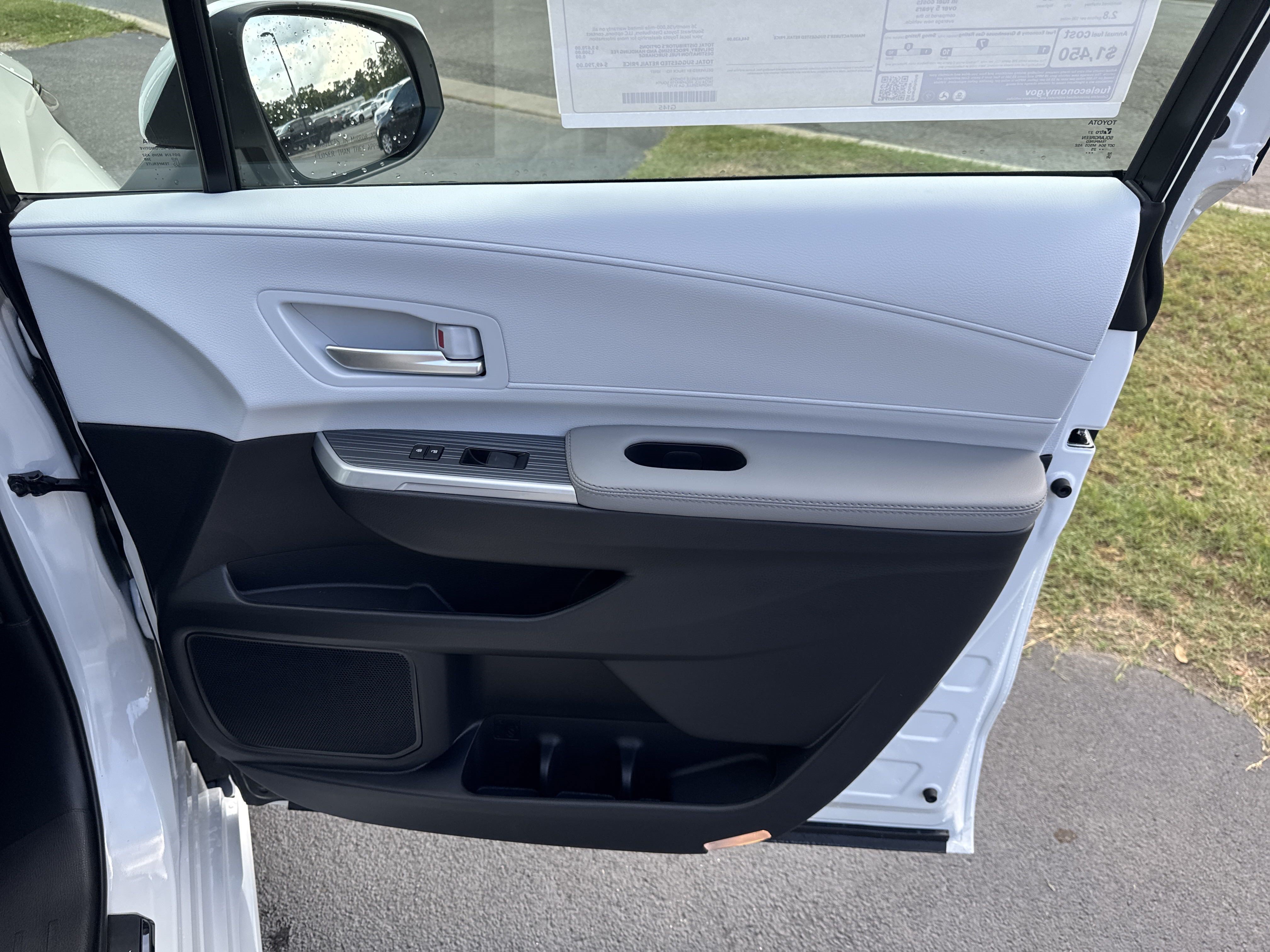 New 2025 Toyota Sienna XLE FWD image 36