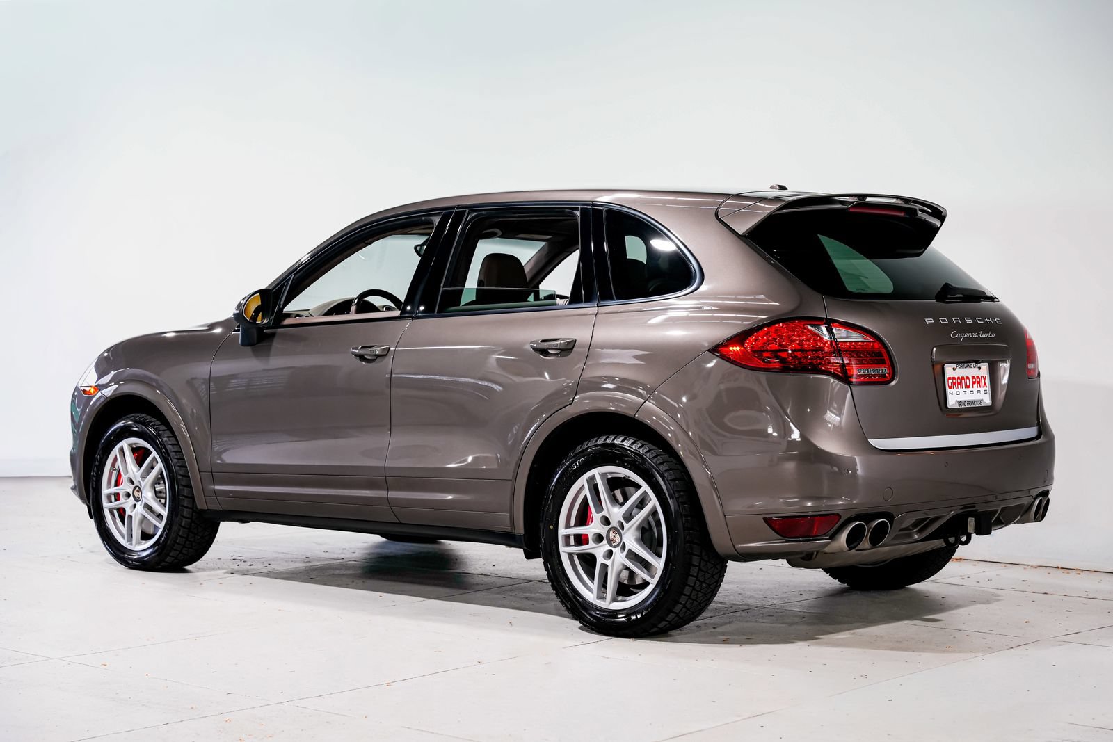 Used 2013 Porsche Cayenne Turbo AWD/4WD image 8