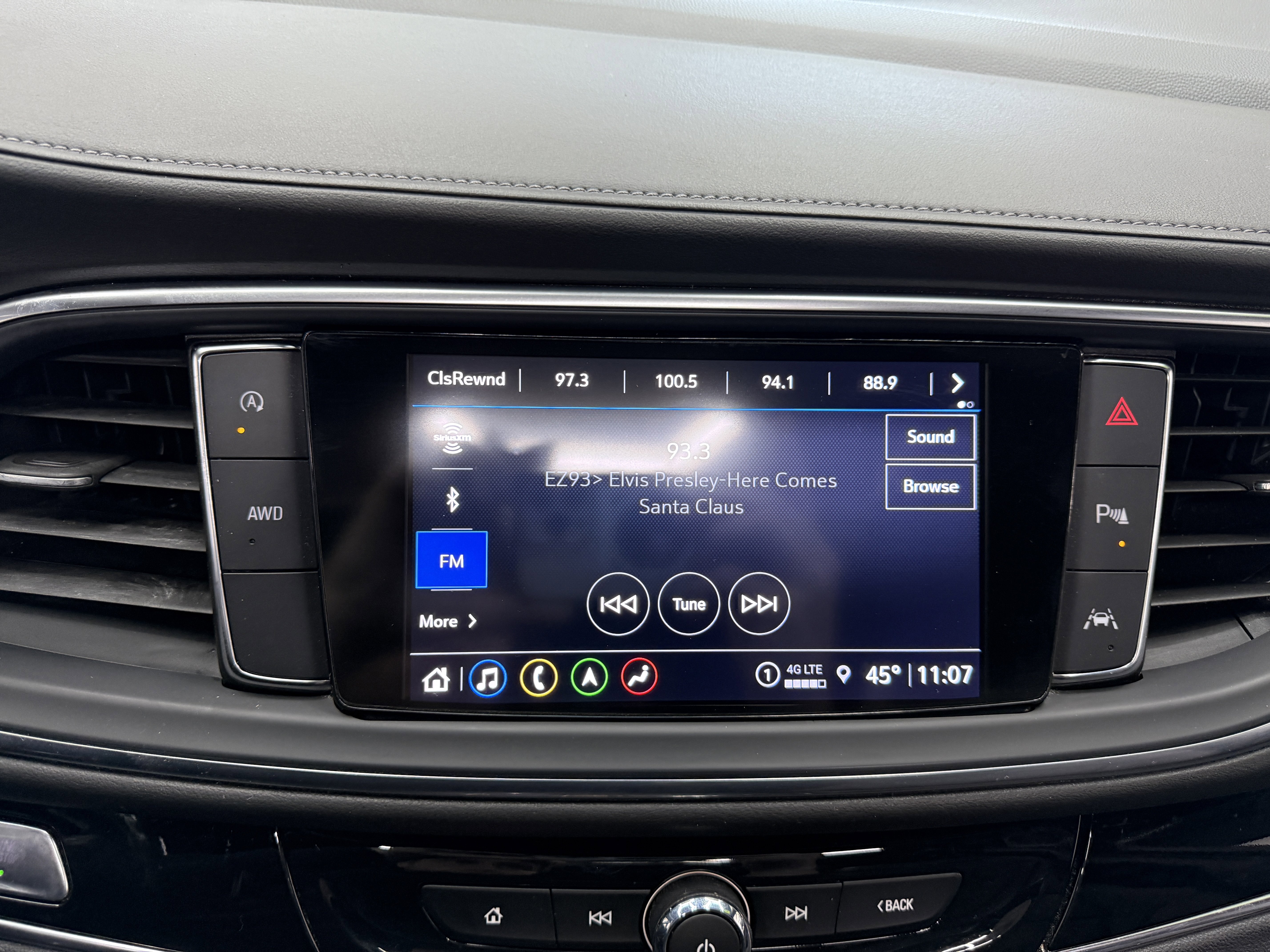 Used 2023 Buick Enclave Avenir image 21