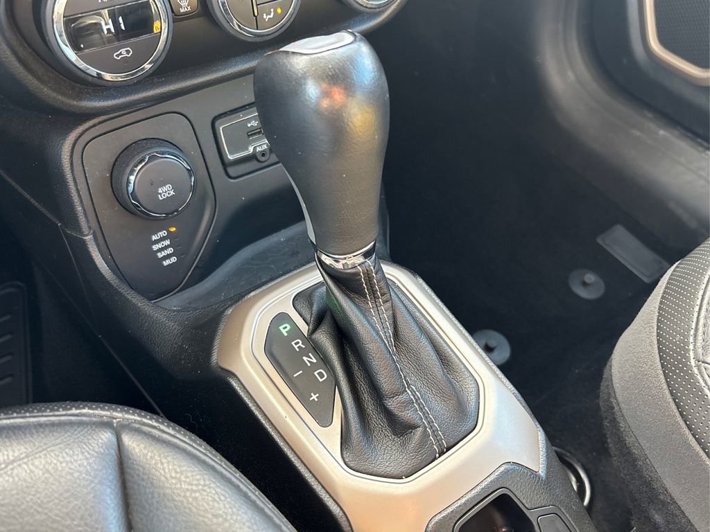 Used 2016 Jeep Renegade Limited image 35