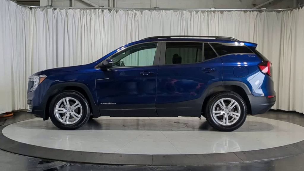 Used 2023 GMC Terrain SLE w/ Driver Convenience Package FWD image 6