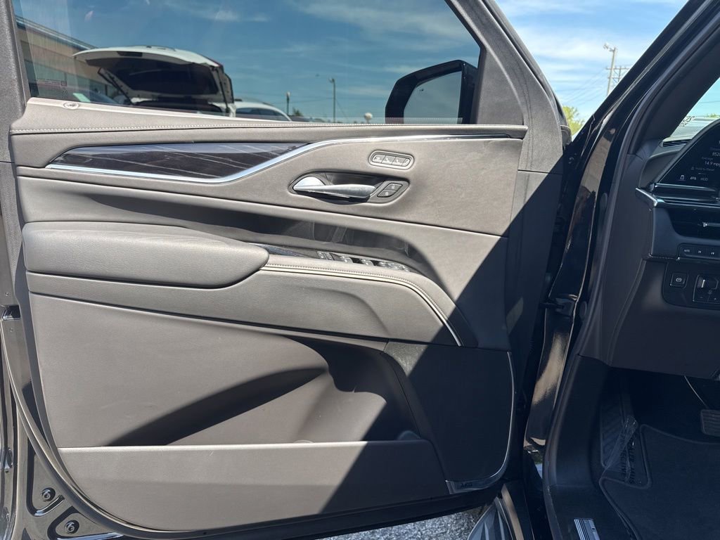 Used 2024 Cadillac Escalade Sport w/ LPO, ONYX Package AWD/4WD image 28