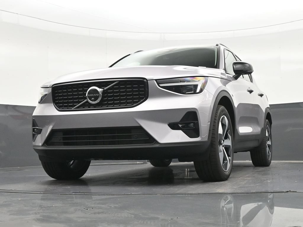 New 2026 Volvo XC40 B5 Plus w/ Protection Package Premier AWD/4WD image 28