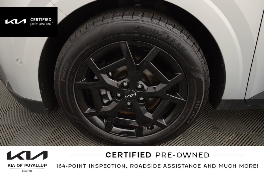 Used 2025 Kia Carnival SX w/ SX Dark Edition Package image 21