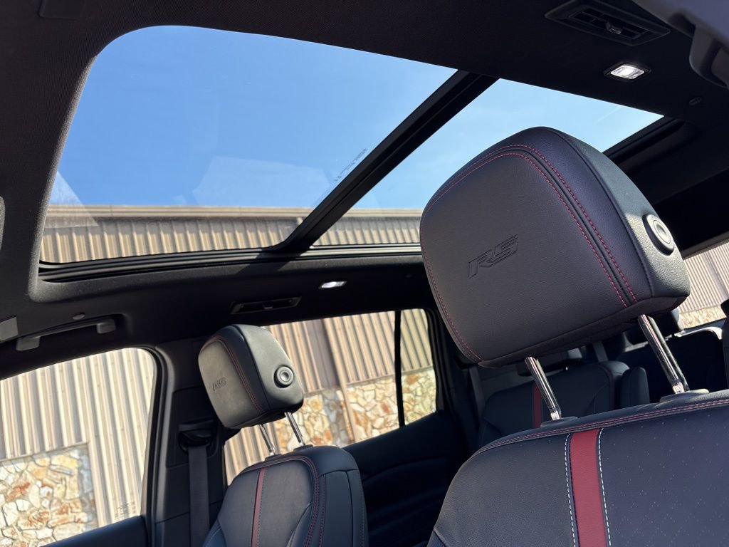 Used 2024 Chevrolet Traverse RS image 23