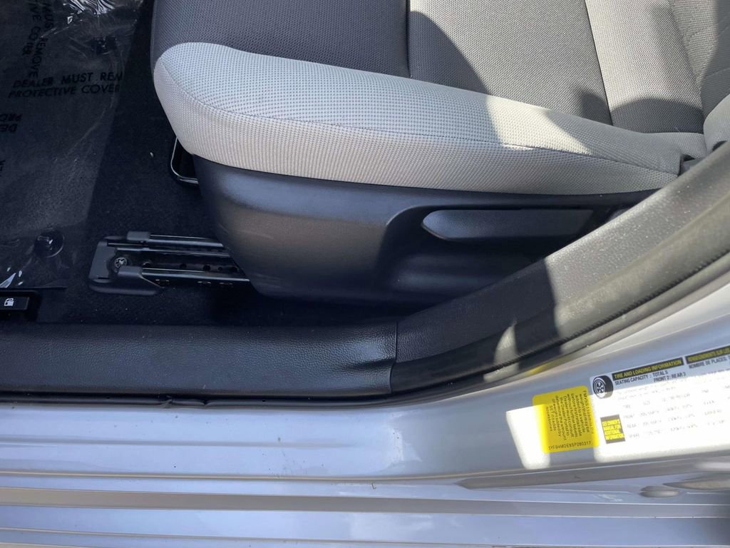 Used 2025 Toyota Corolla LE image 29