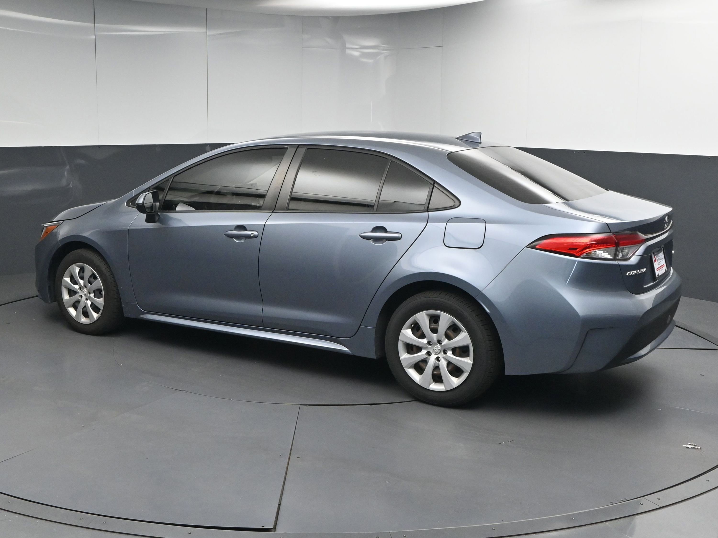 Used 2020 Toyota Corolla LE image 6