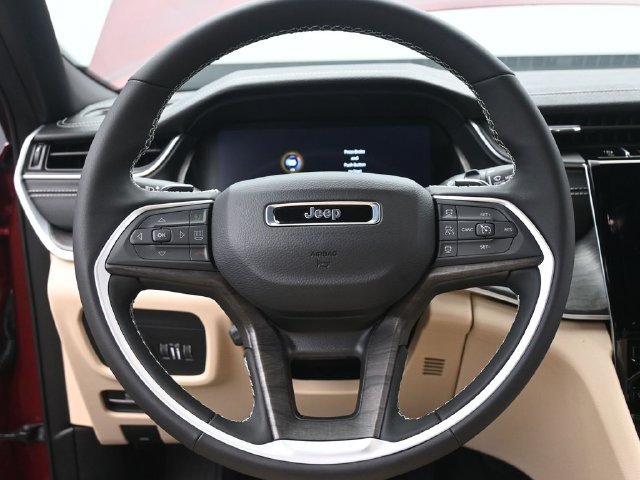 New 2025 Jeep Grand Cherokee L Limited w/ Luxury Tech Group II AWD/4WD image 30