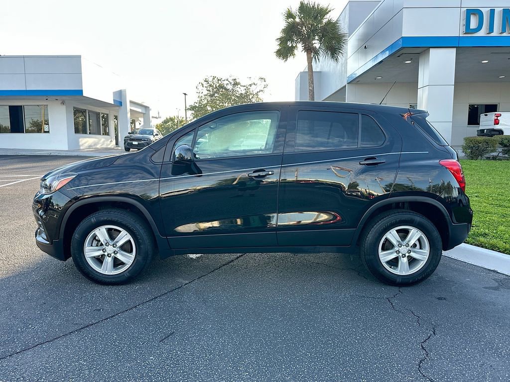 Used 2022 Chevrolet Trax LS w/ Tint and Cruise Package AWD/4WD image 8