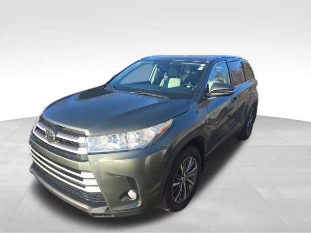 Used 2019 Toyota Highlander XLE image 2