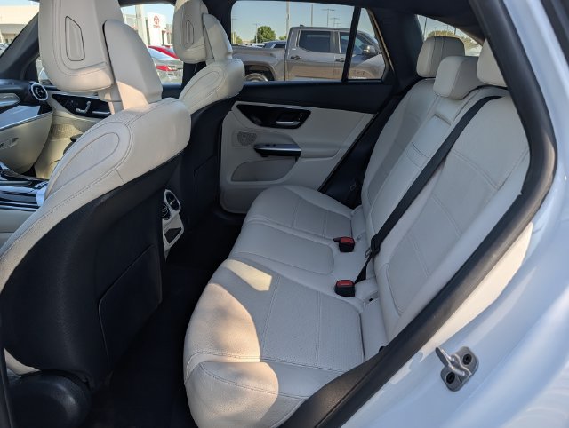 Used 2025 Mercedes-Benz GLC 300 4MATIC image 24