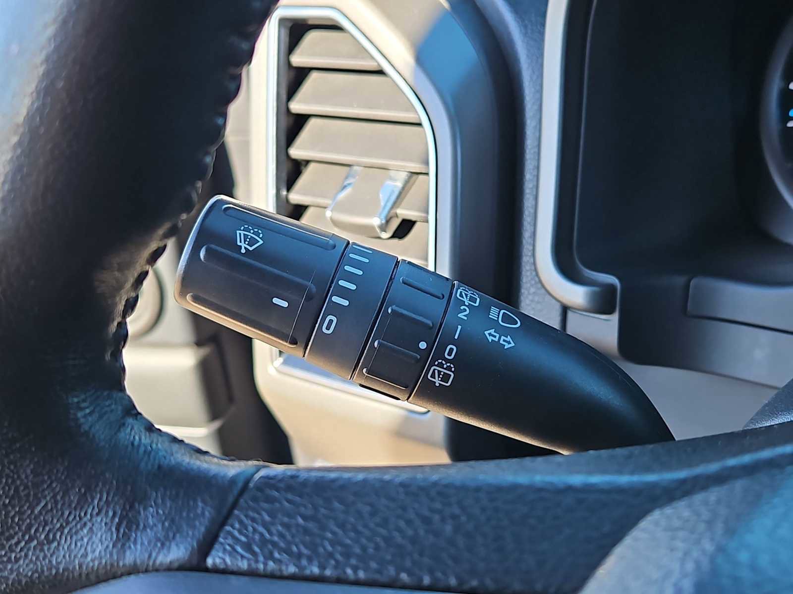 Used 2021 Ford Expedition Max XLT image 27