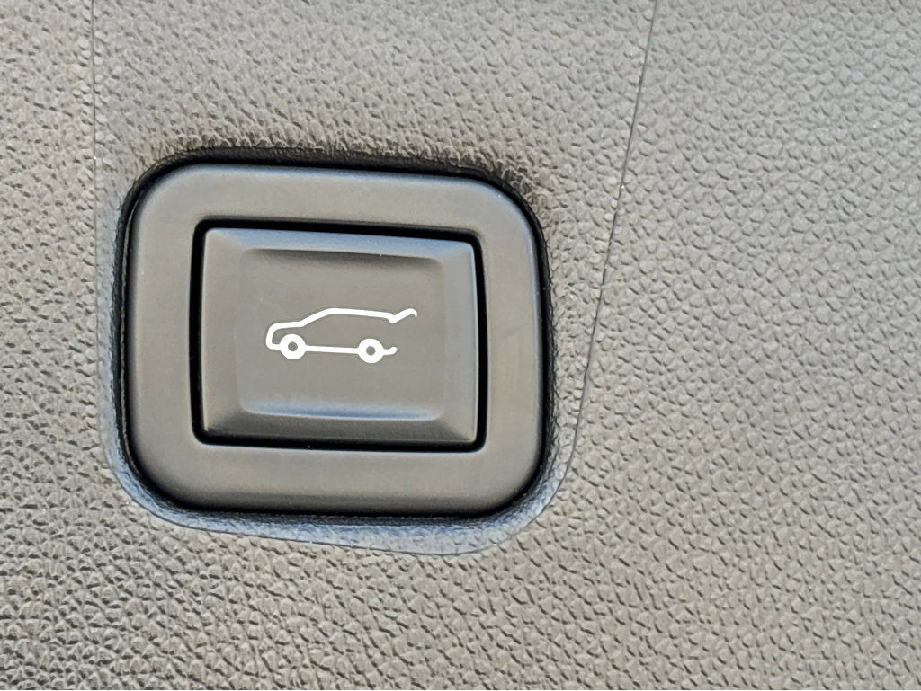 Used 2024 Chevrolet Blazer Premier w/ Driver Confidence II Package FWD image 18