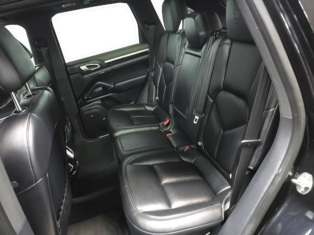 Used 2017 Porsche Cayenne Platinum Edition AWD/4WD image 34