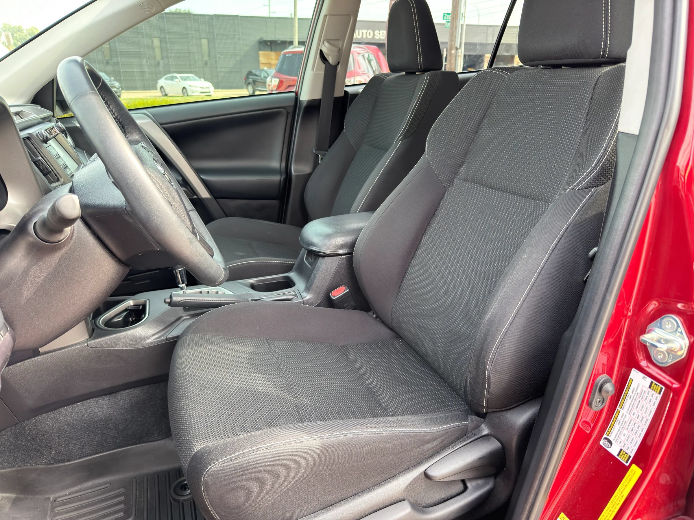 Used 2018 Toyota RAV4 XLE FWD image 19
